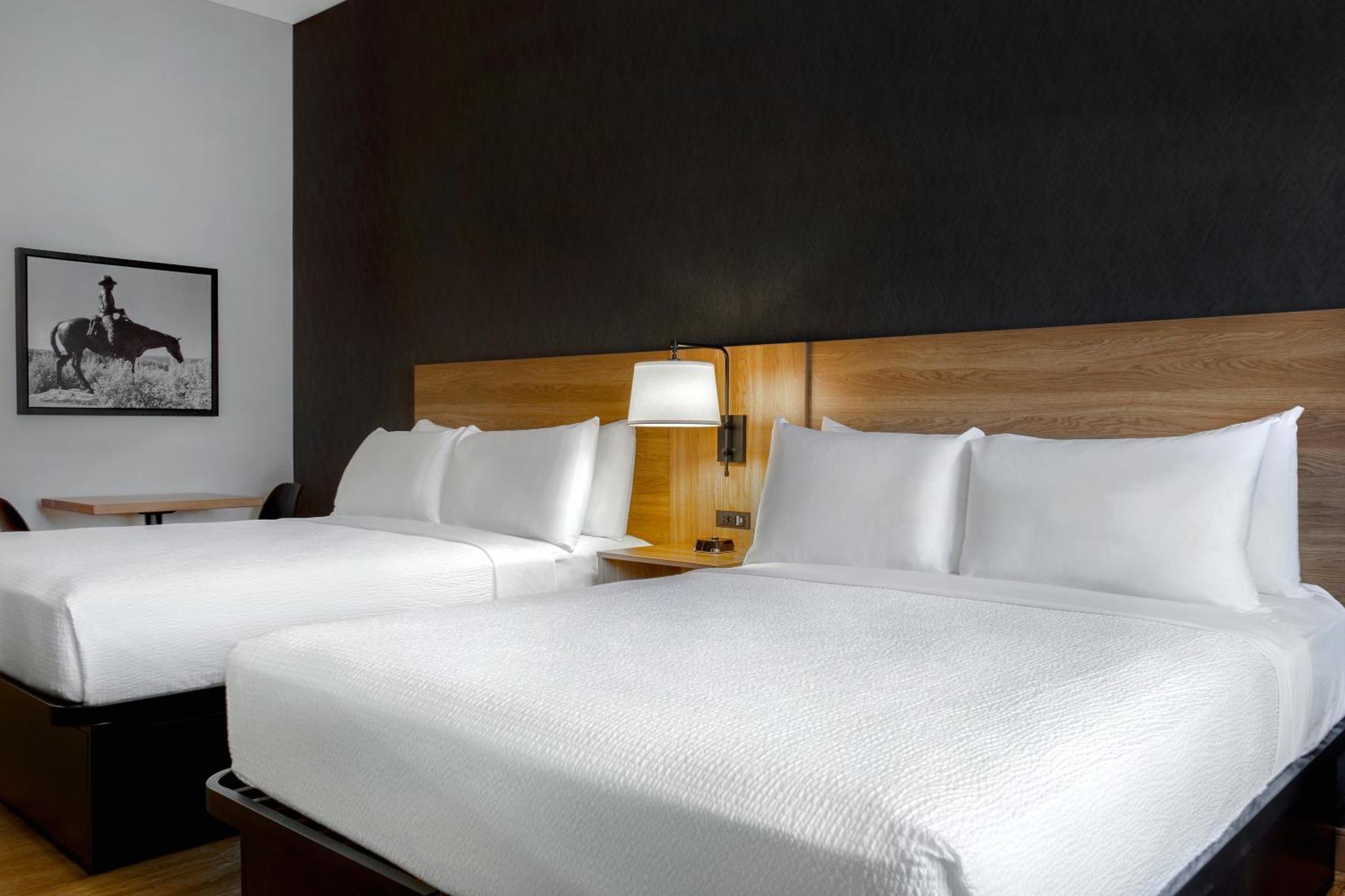 Ramada By Wyndham Cochrane Hotel Buitenkant foto