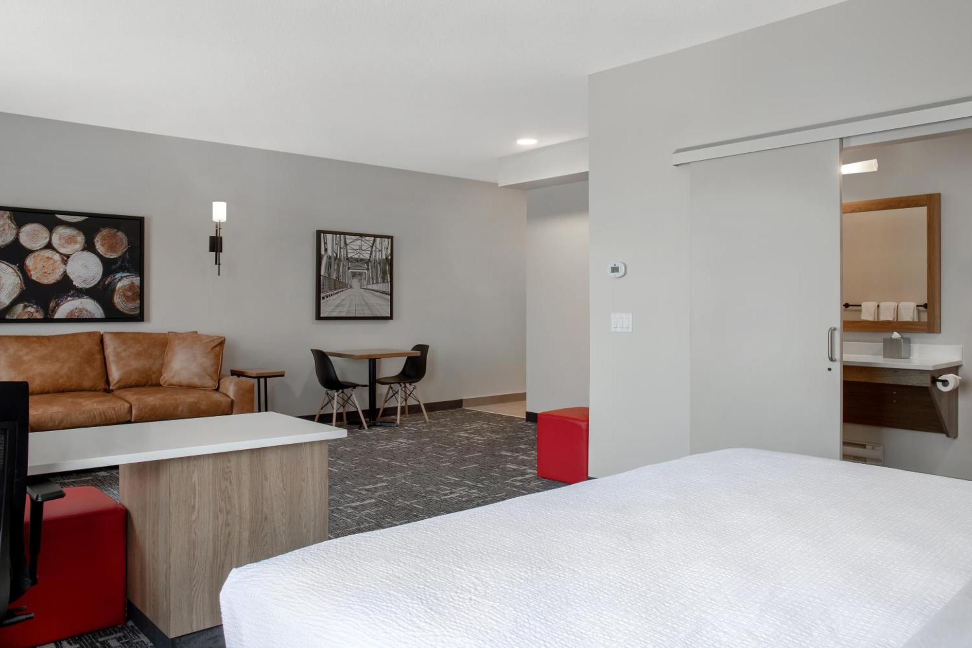 Ramada By Wyndham Cochrane Hotel Buitenkant foto