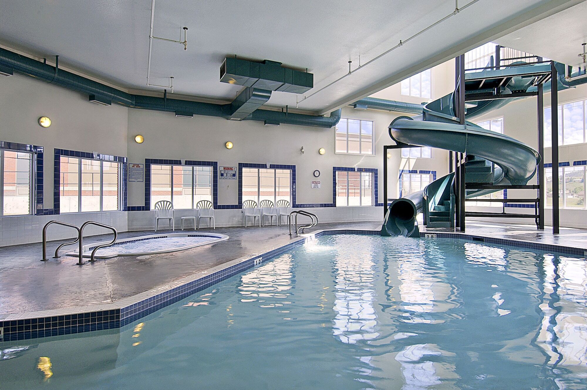 Ramada By Wyndham Cochrane Hotel Buitenkant foto